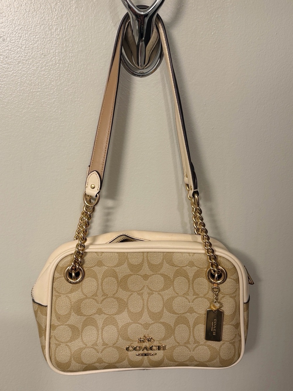 Coach Cream Signature Canvas Shoulder Bag with Gold Hardware - Picture 2 of 5